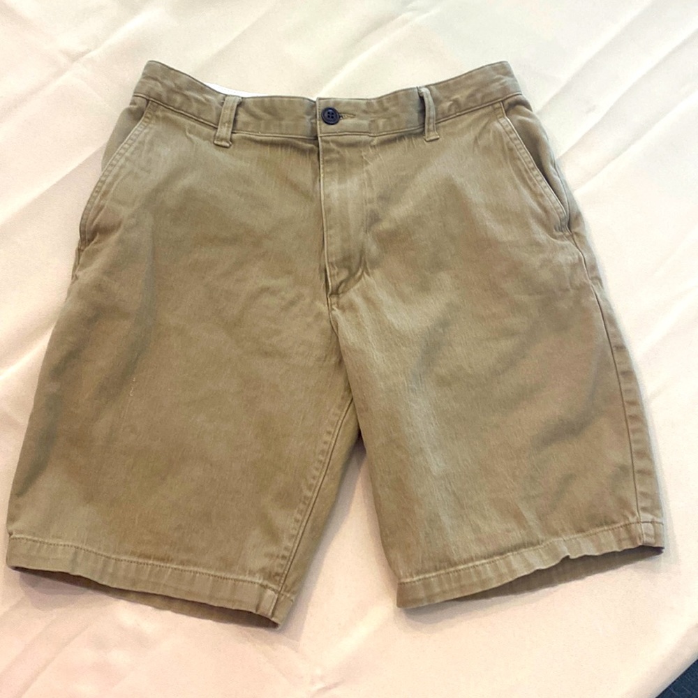 Docker khaki shorts size 30.